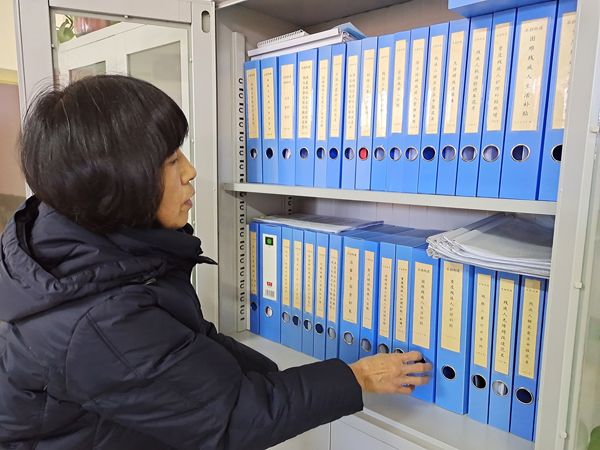 包头市石拐区 “小委员”发挥“大作用”，档案整理服务提质增效