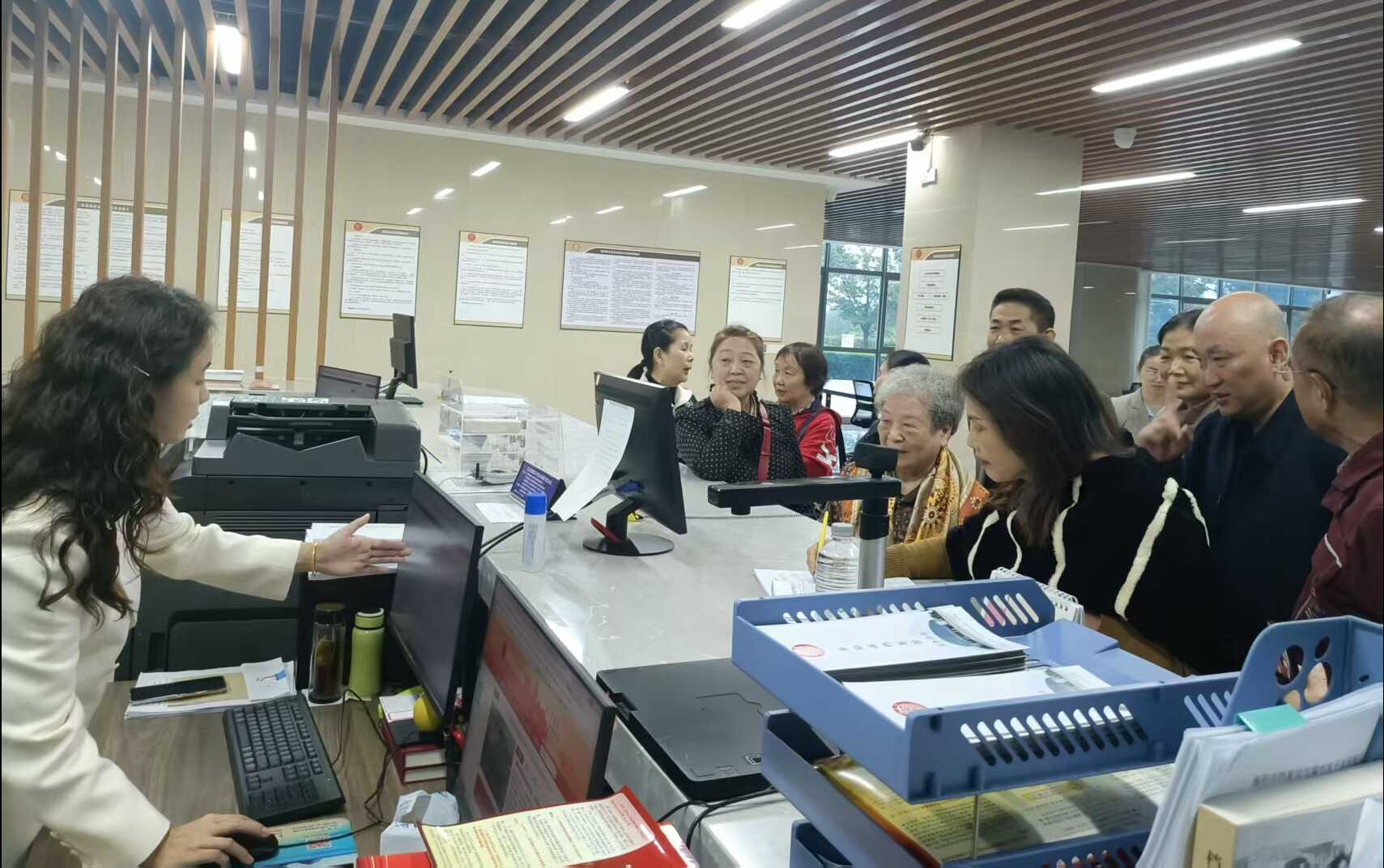 再聚首，归来仍是少年——85级襄阳电大档案班入学40周年活动圆满举行并开展业务培训